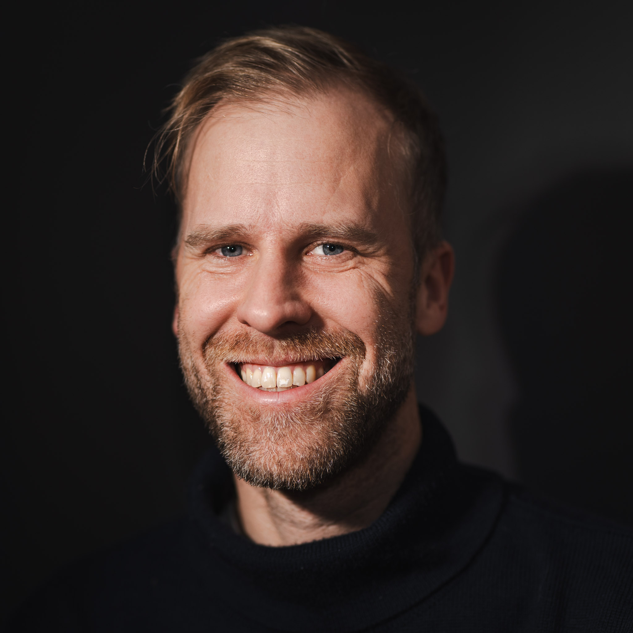 A portrait example image related to contact information